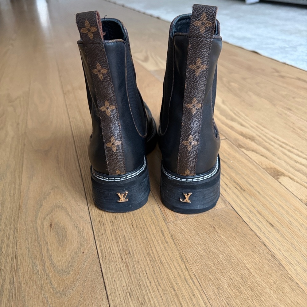 Louis Vuitton Black Leather Pull-Tab Chelsea Boots - Picture 2 of 2